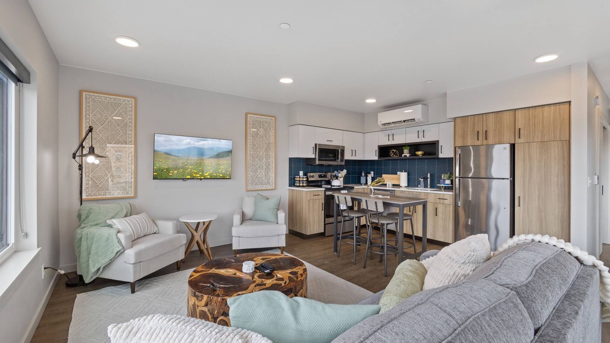 East Central Apartment | Your Luxury Retreat Awaits Free parking available