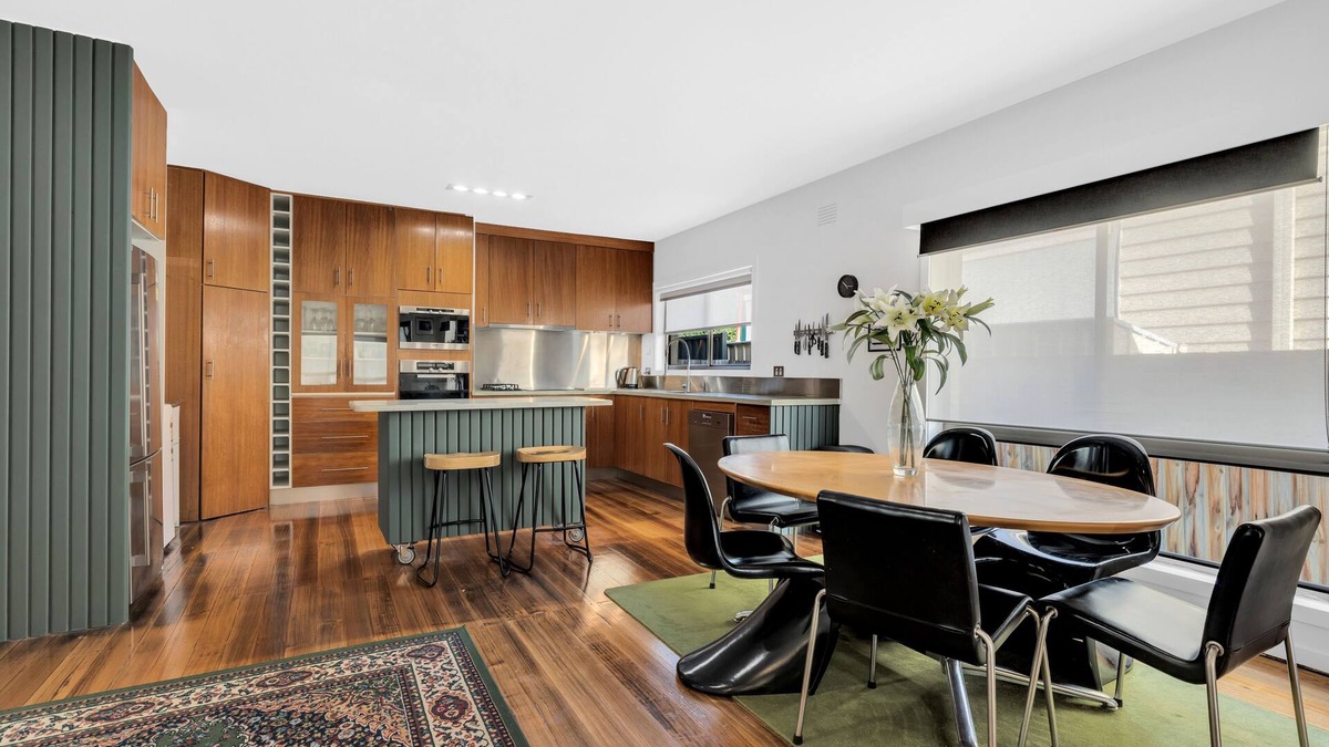 Yarraville House | Your Melbourne House large family home in the heart of Yarraville Village.
