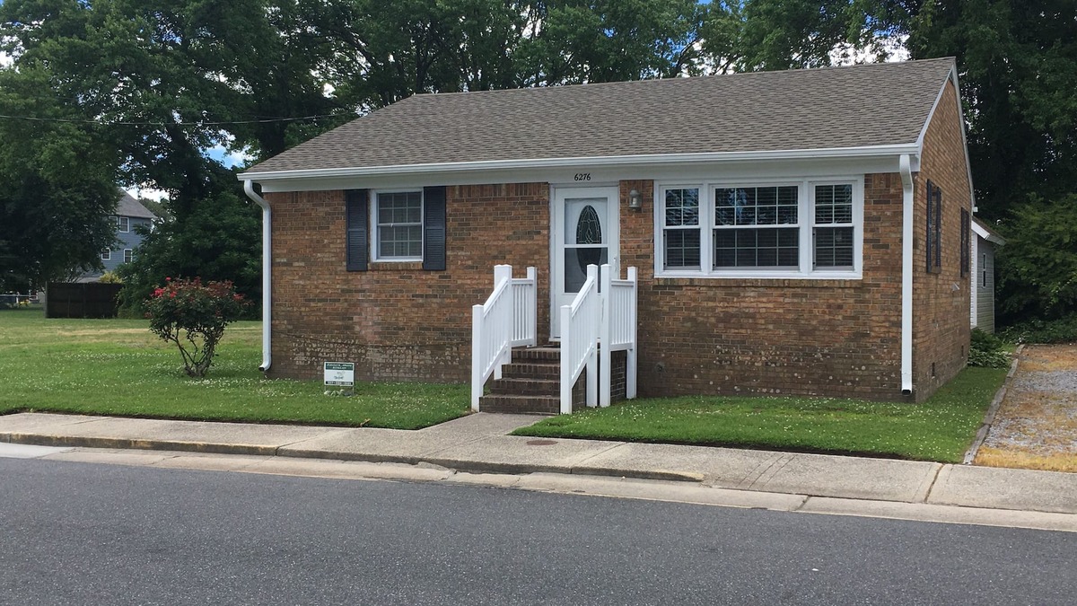 Chincoteague House | Your Memorable Island Vacation Starts Where the Sidewalk Ends!