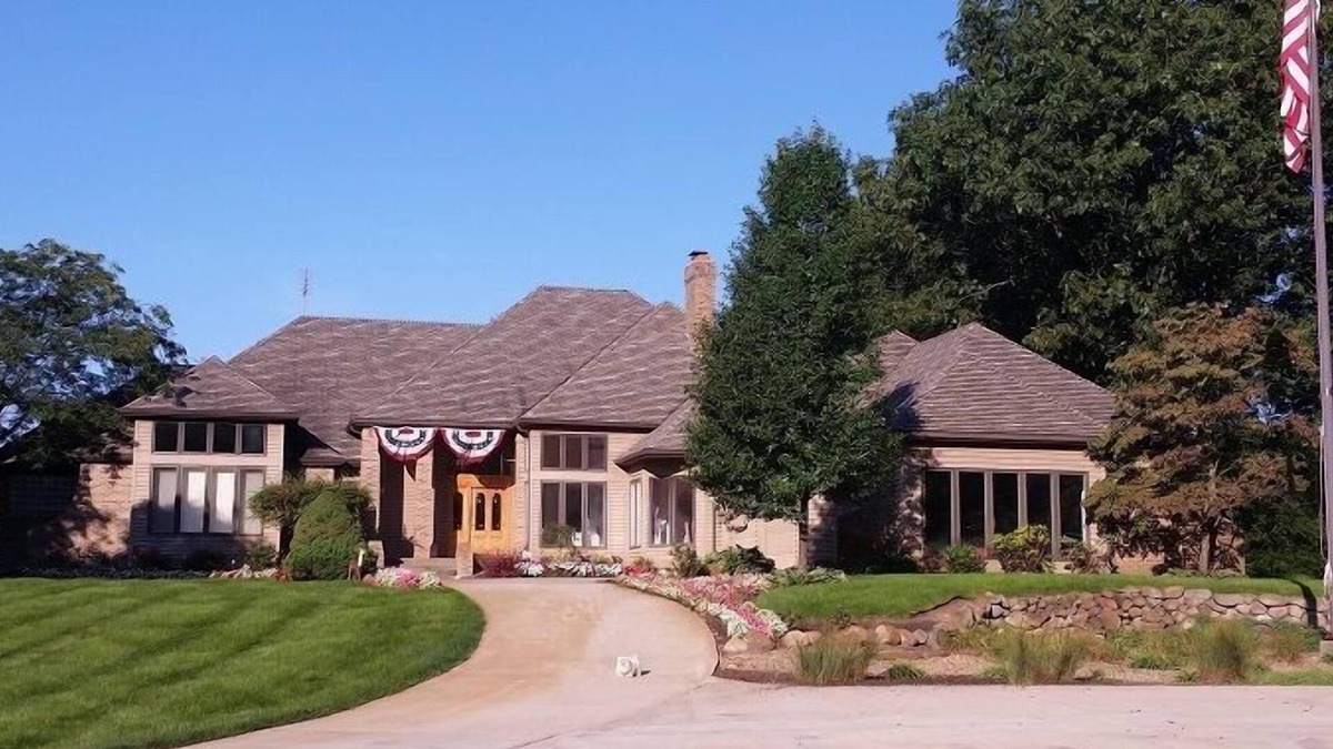 Saint Marys  Saint Joseph County House | Your memories begin here for your football weekend.