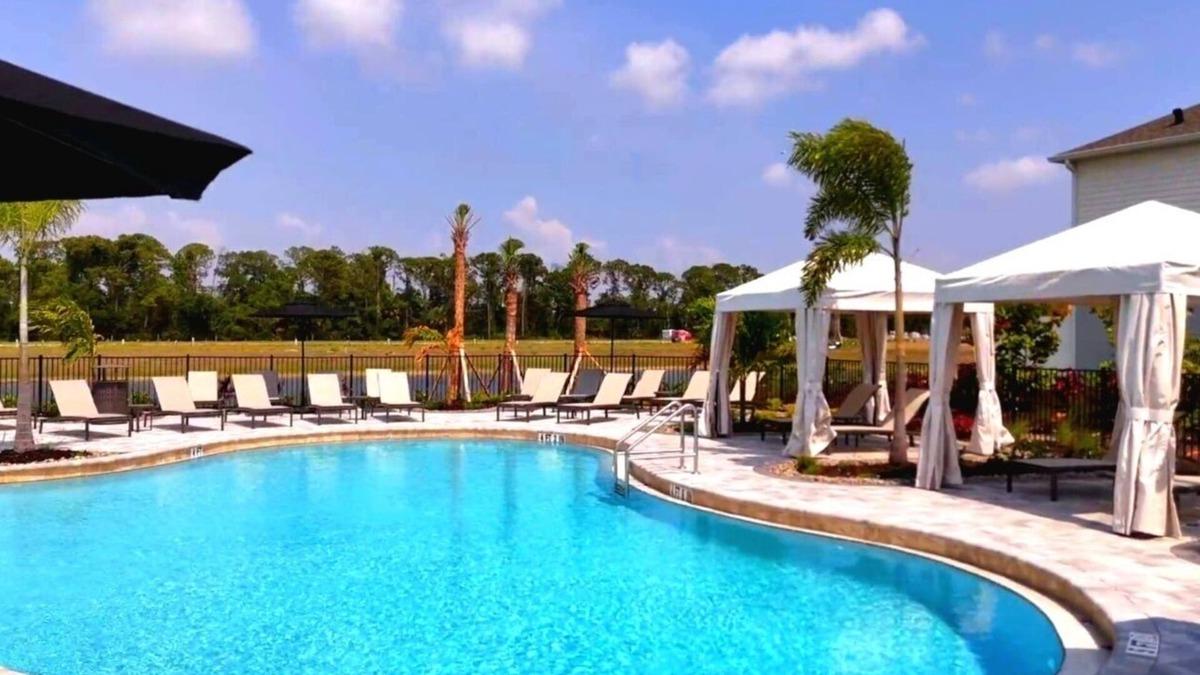 Laurel House | Your New Vacation Place in Fantastic Nokomis Charming 3-bedroom townhome AC/WIFI