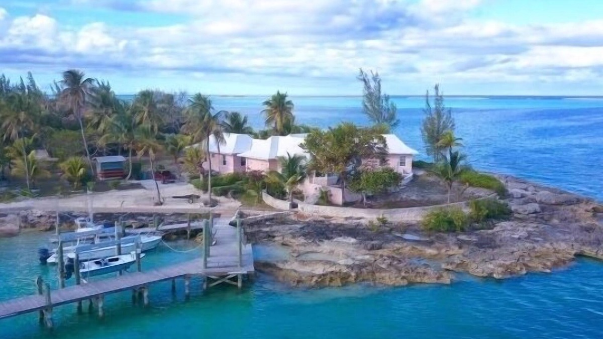 Andros Town House | Your ocean front property awaits, including 3 Master Suites & Private Beach