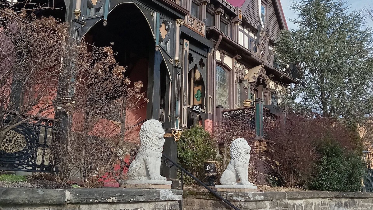 Scranton House | Your Opulent Retreat in an Historic Estate with Modern Comforts