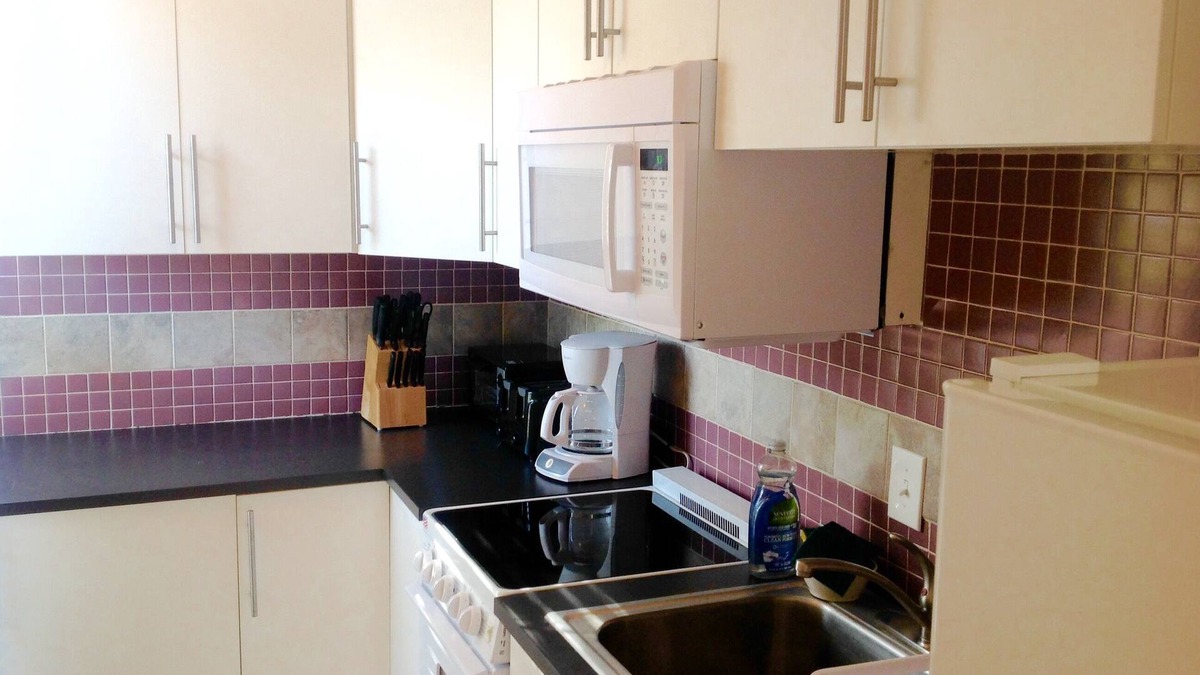 Fedhaven Villa | YOUR OWN 3-ROOM VILLA, PATIO, WITH ON PREMISES POOL, JACUZZI, WASHER DRYER