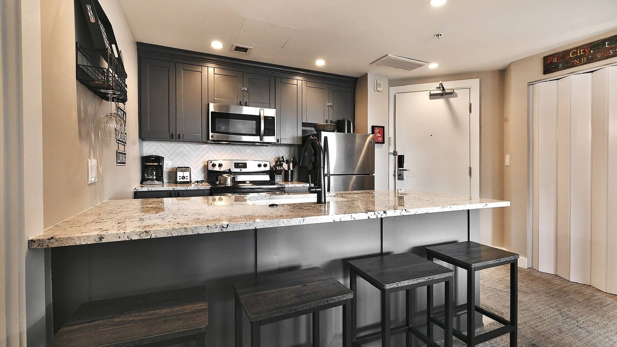 Park City Condo | Your own balcony, full kitchen in Canyons Village by RedAwning - Save 20% on 7+ Nights!