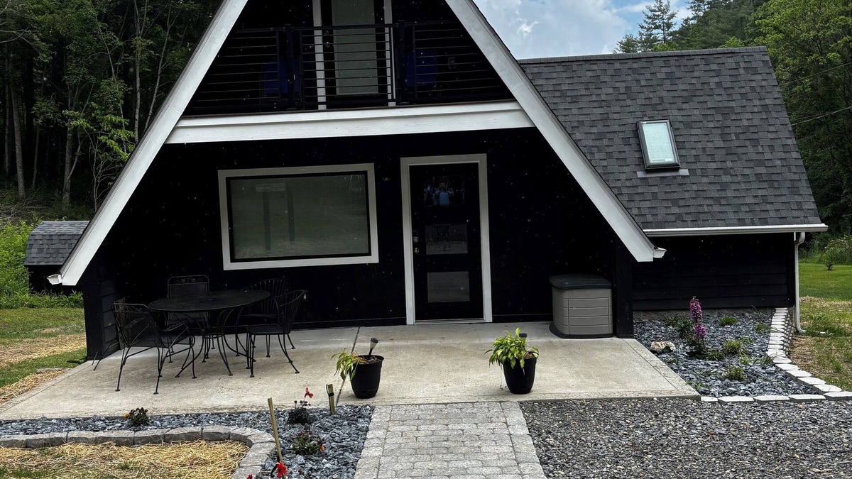 Beeson Cabin | Your own cabin in Southern WV on 65 acres close to golf, skiing, ATV, and more!