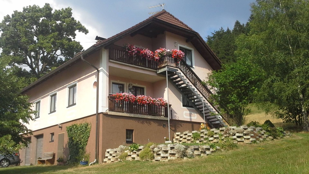 Barnkopf Apartment | Your own four walls in the green, for those seeking relaxation, pets allowed