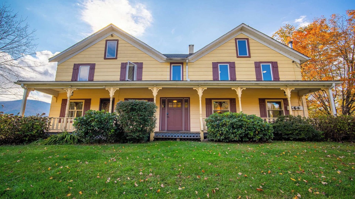 Hunter House | * Your Own Inn* S