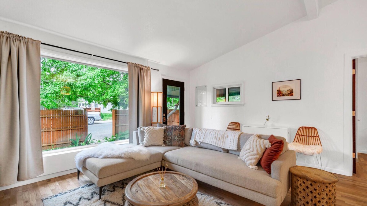Newlands House | Your own inner Boulder home! Go to Pearl Street and hike!