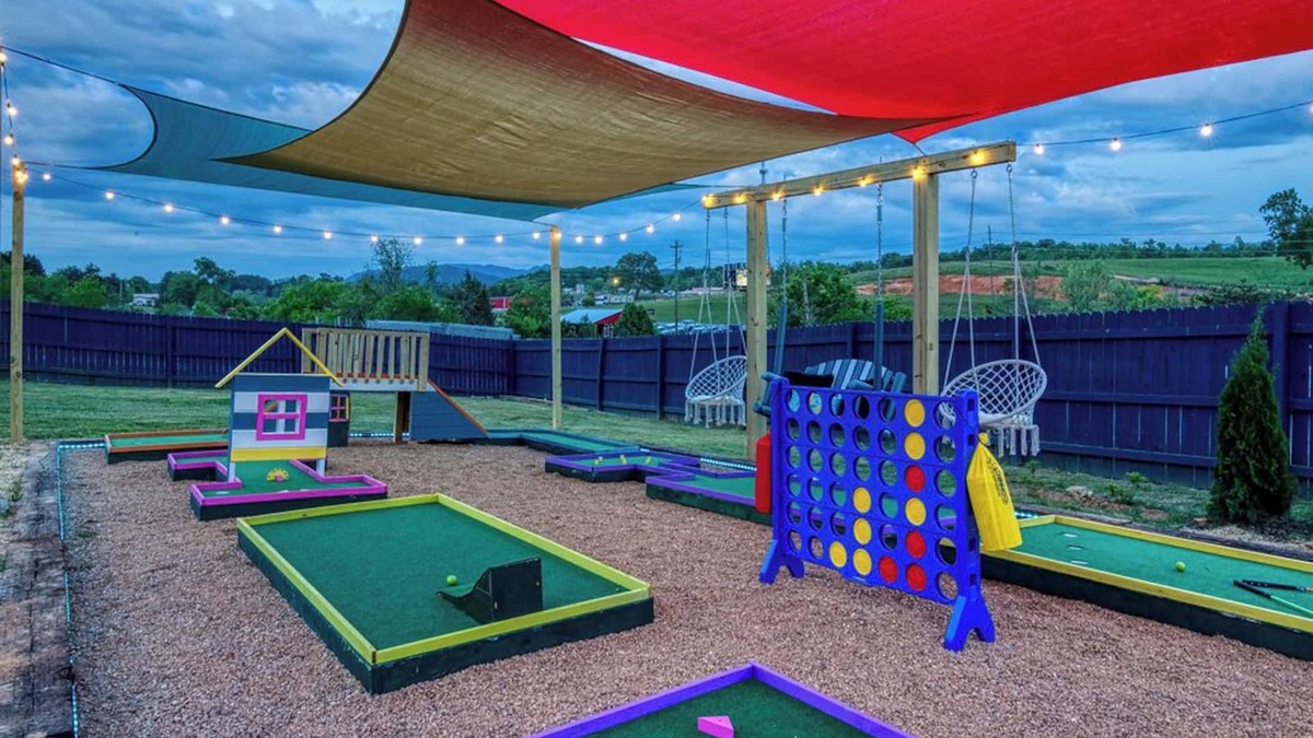 Sevierville Cabin | 🌈Your Own Mini-GOLF☀️Private HOT TUB✔️No steep Rds✔️Pets