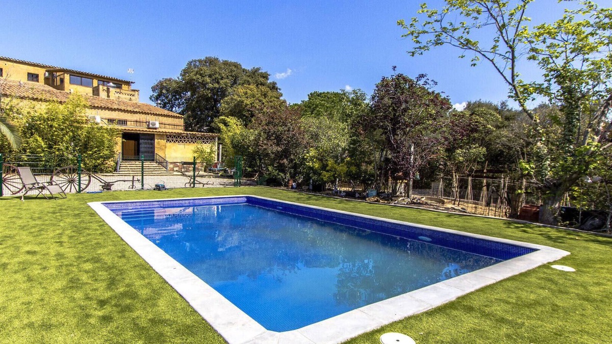 Bigues I Riells Villa | Your own private hotel 30 min to BCN for 25 guests