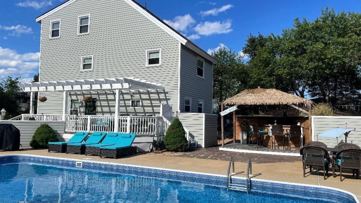 Sandbridge House | Your Own Resort at the Beach! Linens and Towels included!