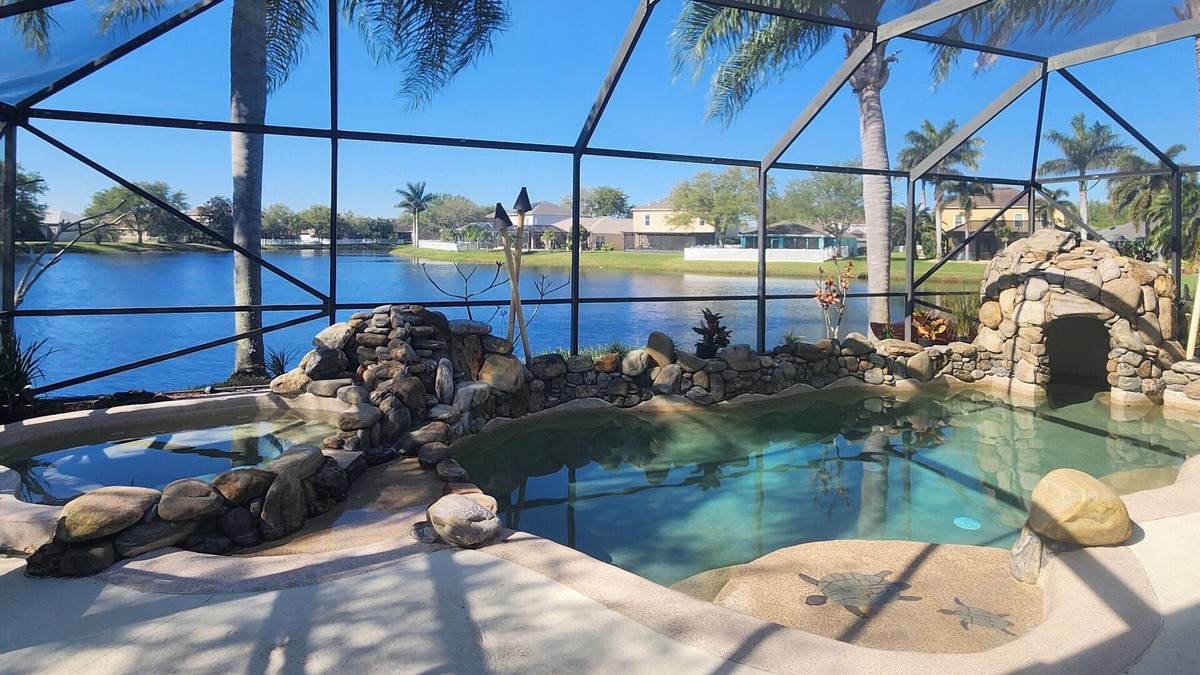 Tropic House | Your Paradise Cave Vacay