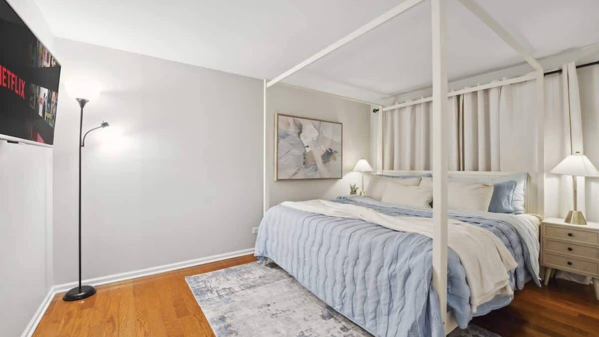 Fox Valley House | Your Perfect 3BR Home in Schaumburg