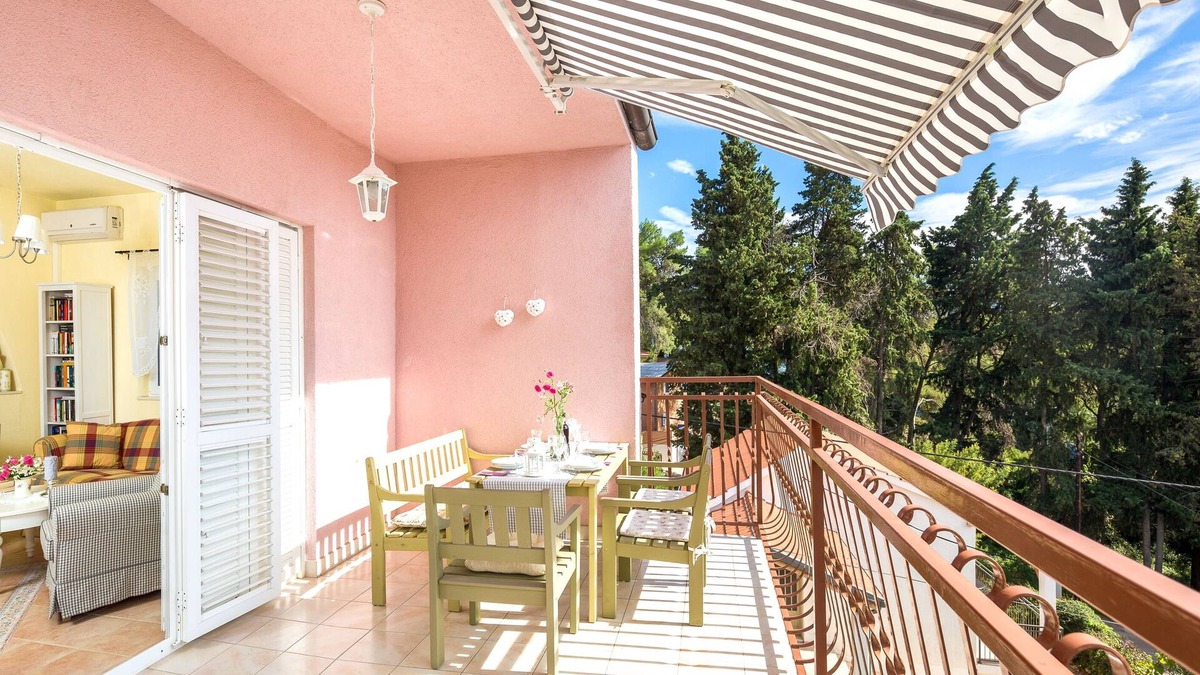 Vrboska Apartment | Your perfect holiday starts here! Lovely Apartment Villa Madalena, ISLAND HVAR