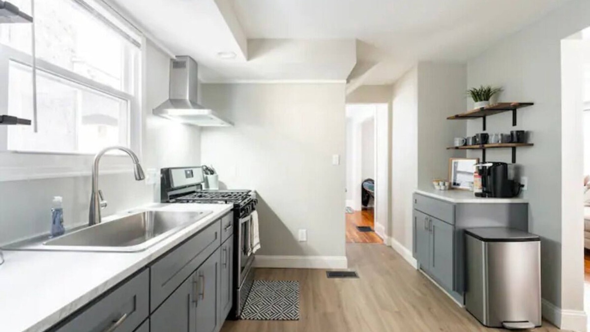 Downtown Rochester House | Your Perfect Retreat Awaits: Comfortable Haven in the Heart of Convenience!