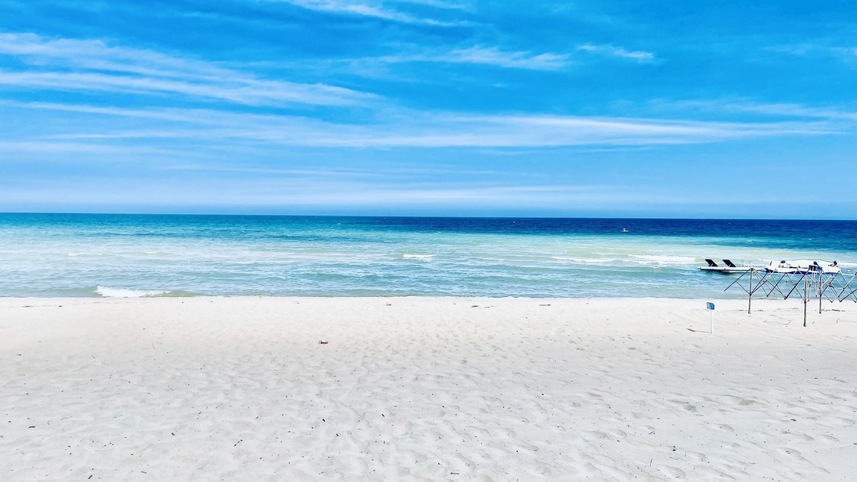 Greenbush House | Your perfect sandy beach trip! A few late summer discounted short stays left.