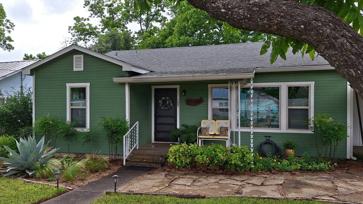 Fredericksburg House | Your perfectly charming get-away in the center of the Texas Wine Country!