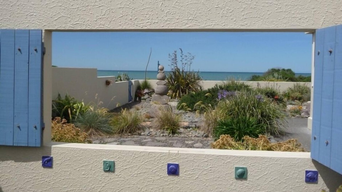 Haumoana House | Your personal ocean-front oasis