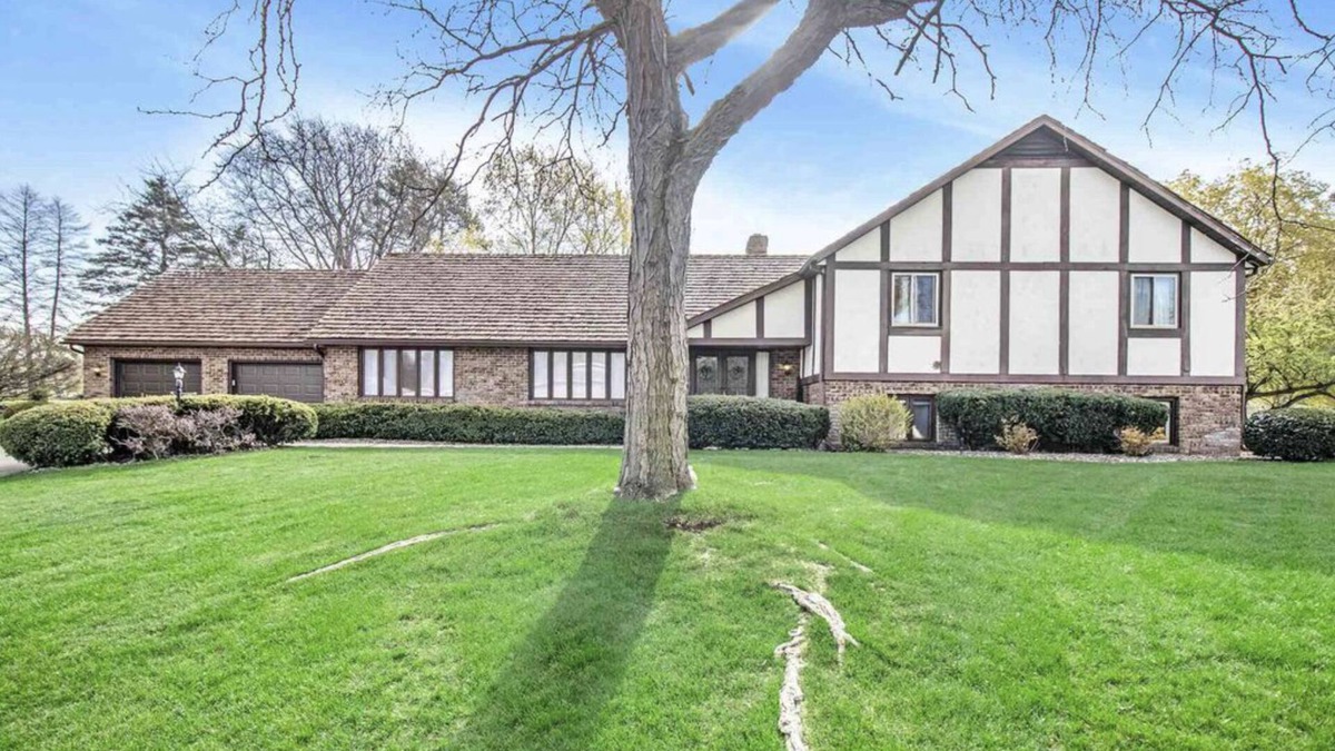 Granger House | Your playoff headquarters near Notre Dame.