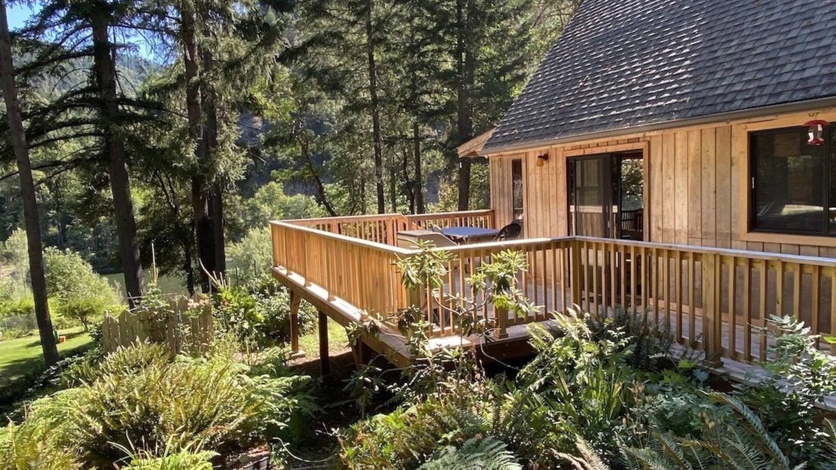 Merlin House | Your Private Oasis on the Rogue River
