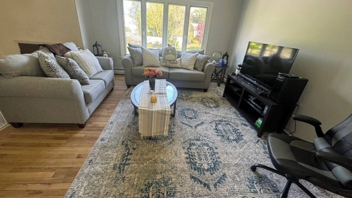 Hauppauge House | Your Quiet Home Away from Home – 3BR Oasis with Amenities