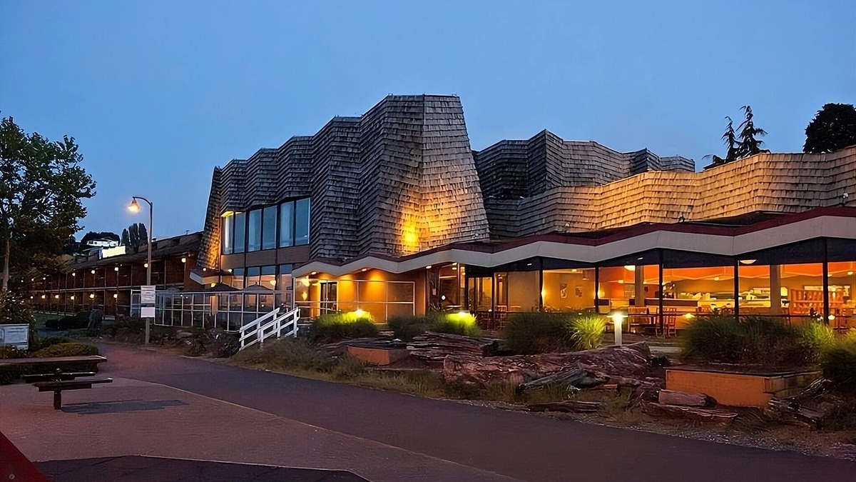 Port Angeles Resort | Your Relaxing Getaway Awaits! Outdoor Pool, FREE Parking, Pets Allowed!