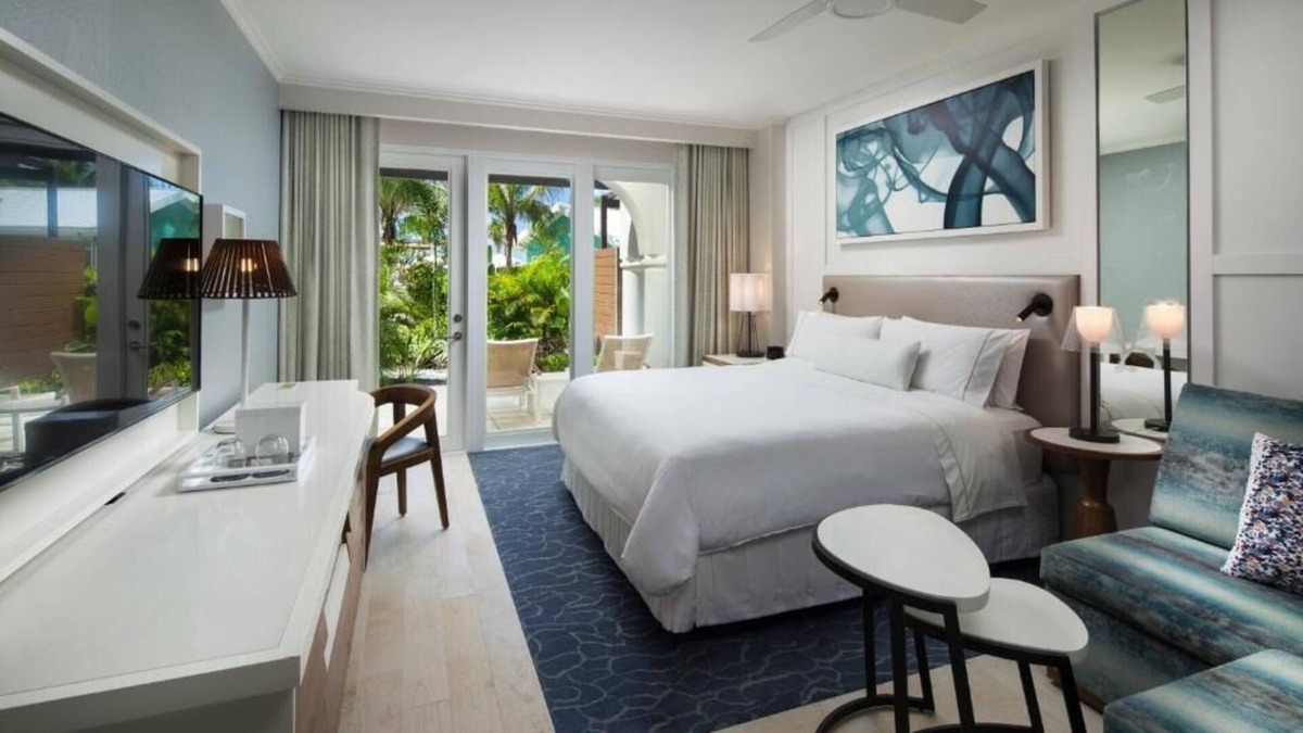 South Sound House | Your Relaxing Getaway Awaits! Outdoor Pool! Close to Seven Mile Beach