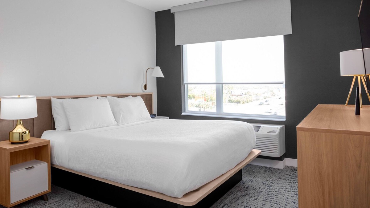 Clearwater Hotel | Your Relaxing Getaway Awaits! 2 Pet-friendly Units, Free Breakfast, Pool