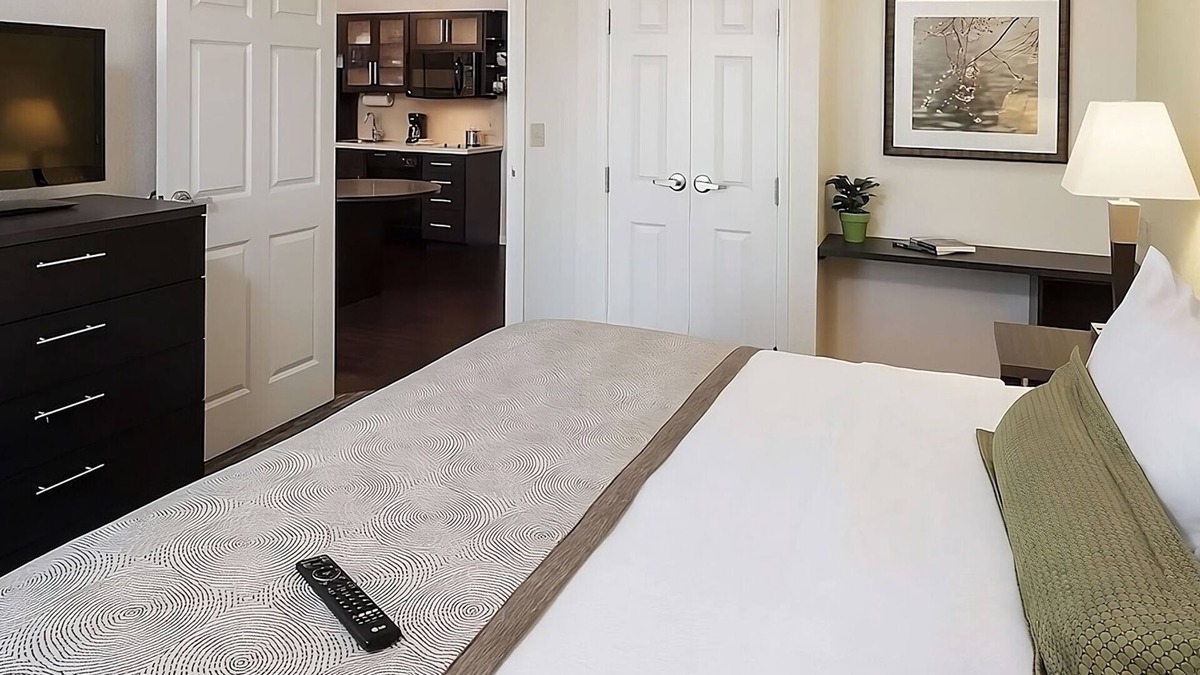 Clearwater Hotel | Your Relaxing Getaway Awaits! 3 Spacious Units, Outdoor Pool, Pets Allowed!