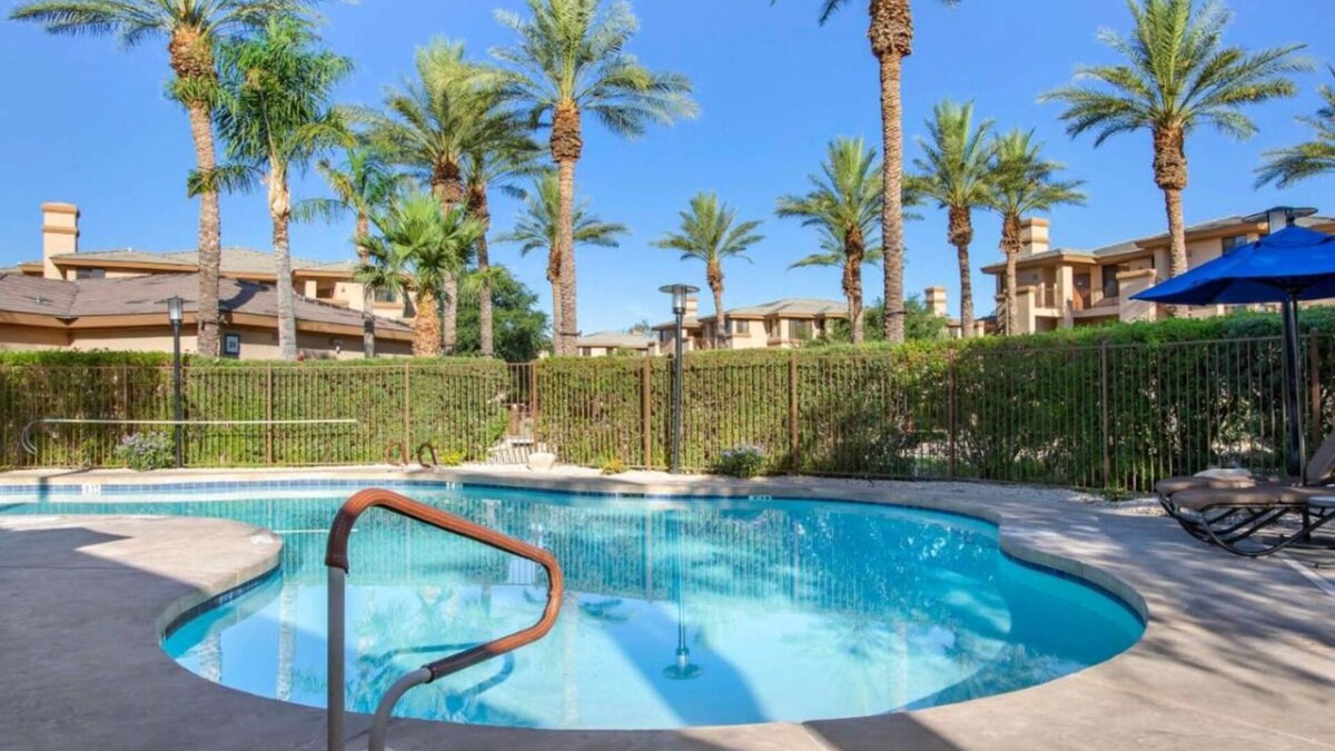 North Scottsdale Hotel | Your Relaxing Getaway Awaits! Onsite Pool, Kitchen, Free Parking!