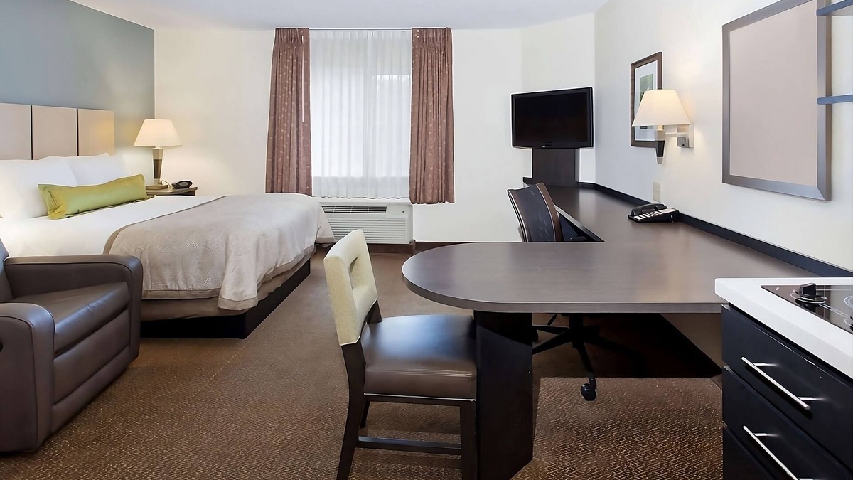 Southfield Resort | Your Relaxing Getaway Awaits! Family-friendly, Free Parking! Pets are Allowed!