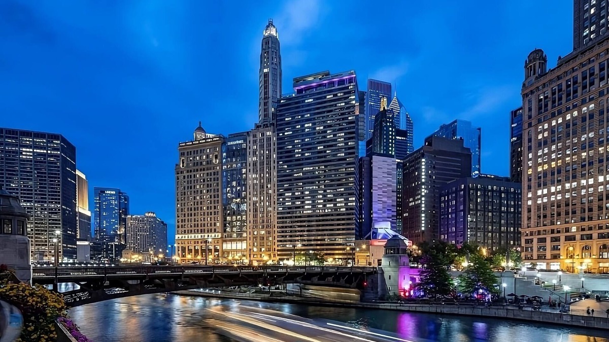Downtown Chicago Resort | Your Relaxing Getaway Awaits! 4 Posh Units, Pets Allowed, Near Picasso Statue