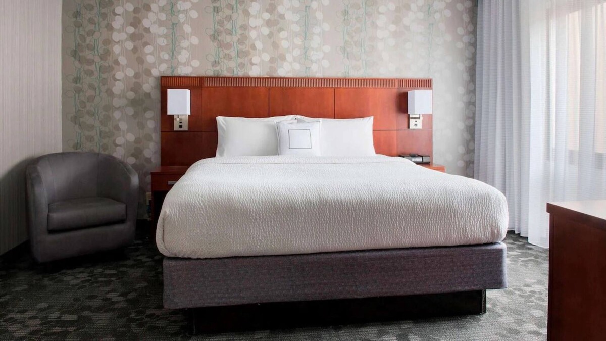Mahwah House | Your Relaxing Getaway Awaits! Onsite Pool, Free Parking, Pet-Friendly Property