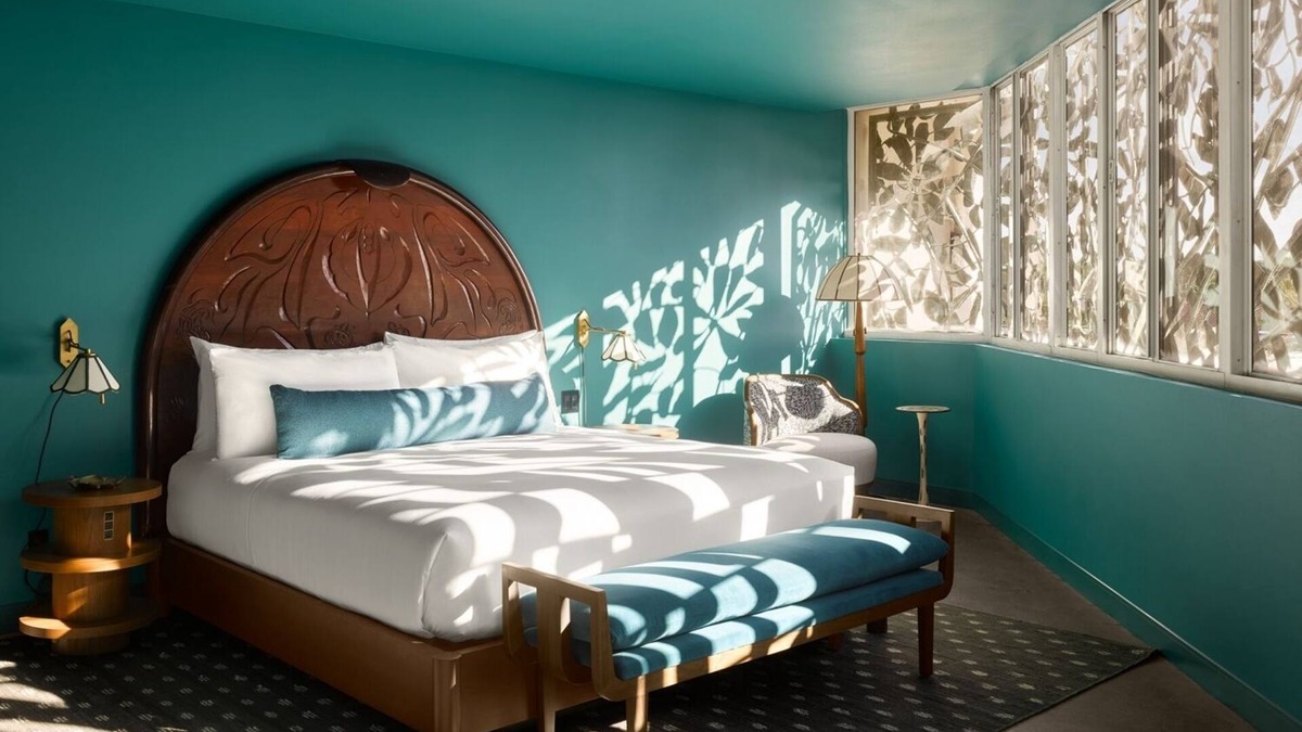Coconut Grove Hotel | Your Relaxing Getaway Awaits! Exclusive Spa, Rooftop Pool in the Heart of Miami