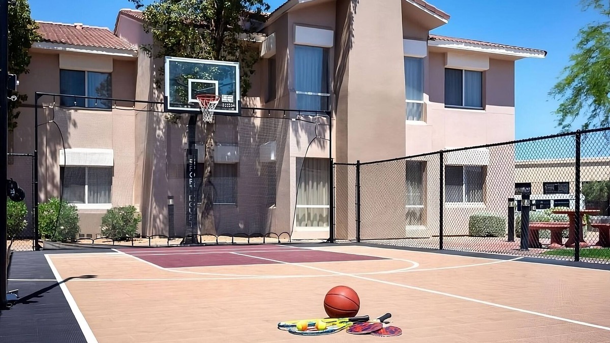 Tempe Hotel | Your Relaxing Getaway Awaits! 2 Convenient Units, Outdoor Pool, Free Breakfast