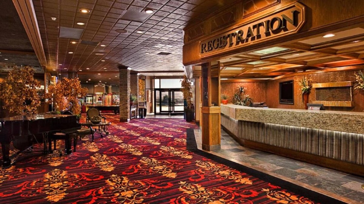 Elko House | Your Relaxing Getaway Awaits! Outdoor Pool, FREE Parking, Pets Allowed!