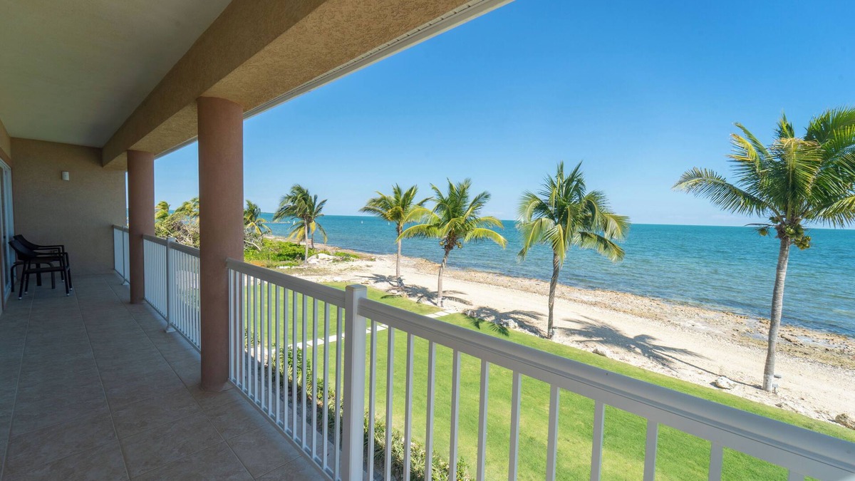 Crystal Harbour Apartment | Your Relaxing Getaway Awaits! Oceanfront, Outdoor Pool, Pets Allowed