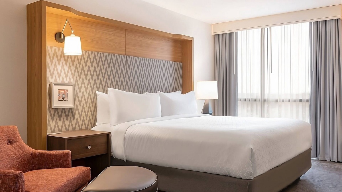 Fort Worth Hotel | Your Relaxing Home Away from Home! Contemporary Unit! Indoor Swimming Pool!