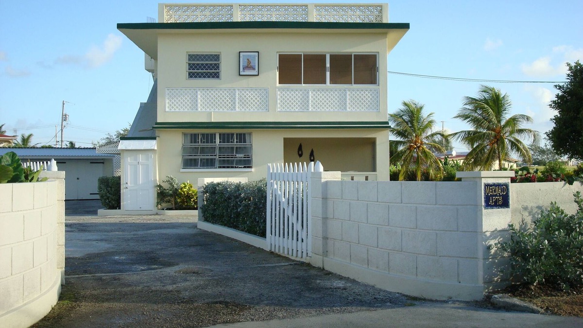 Diamond Valley House | Your Relaxing Tropical Getaway Near Crane Resort