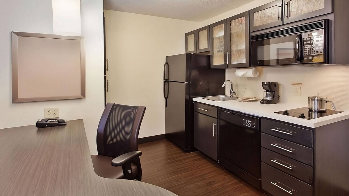 Somerset Resort | Your Relaxing Getaway Awaits! 2 Family-friendly units near Billy Bob's Texas!