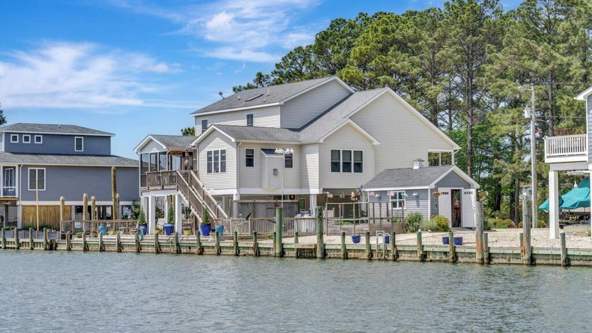 Captain's Cove House | Your Song - Gorgeous Waterfront in Captain's Cove!