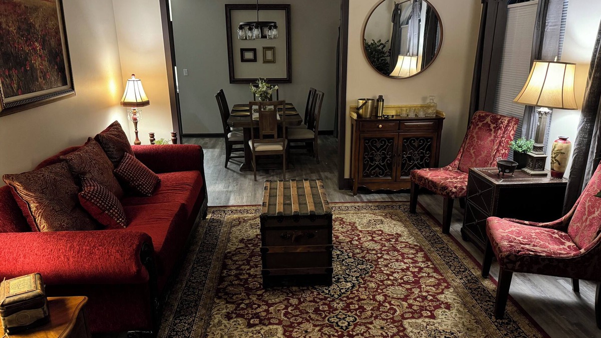 Lafayette House | Your stay at our "Cajun Gold Getaway" promises to be unforgettable. 5 Bedrooms!