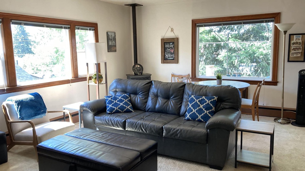 Manito Apartment | your Suite in Spokane. full kitchen and huge deck