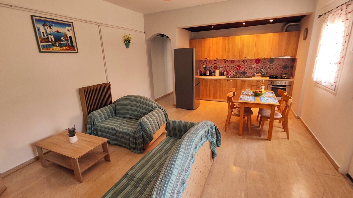 Malia House | Your Summer Home with Courtyard – Relaxation for 4 Guests