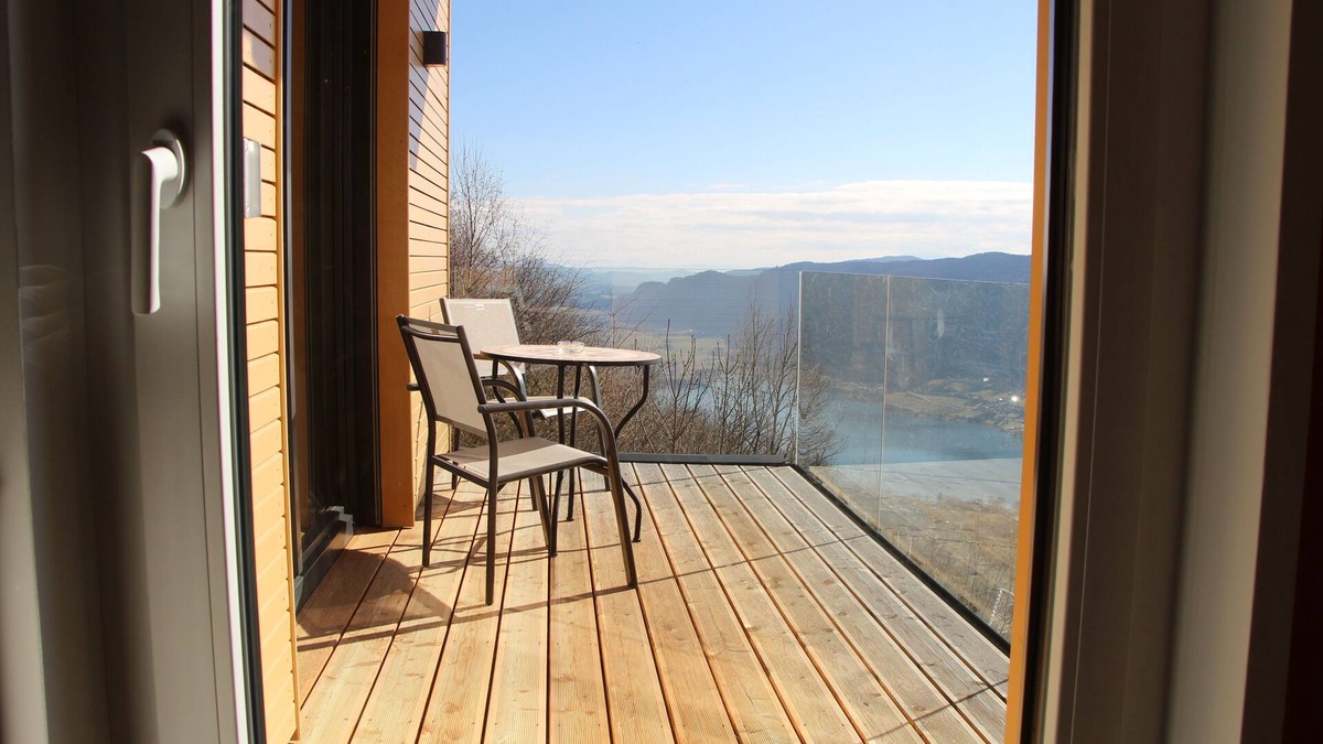 Steindorf am Ossiacher See Apartment | Your sunny box seat over the lake