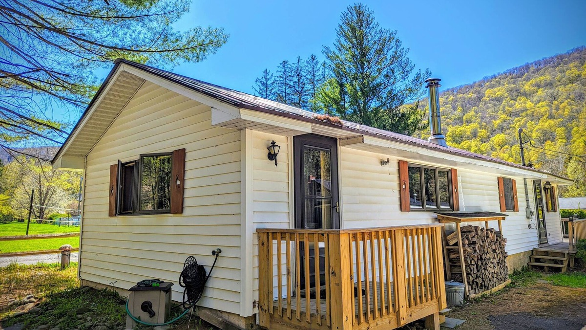 Oliverea House | Your Sunny Bungalow Awaits!