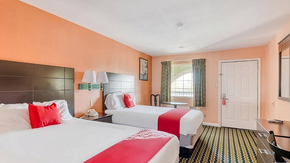 Channelview Hotel | Your Texas Home in Channelview! Free Parking, Pe-friendly Property!