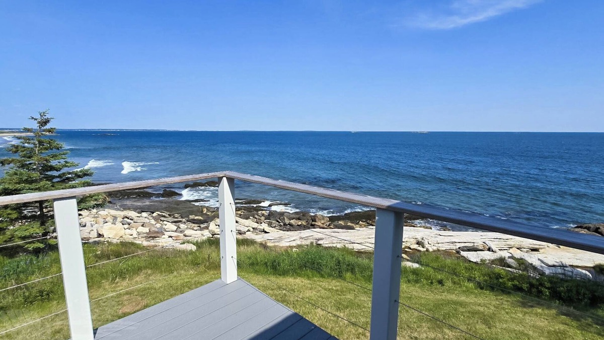Georgetown House | Your Tranquil Indian Point Retreat with Breathtaking Views & Beach Access