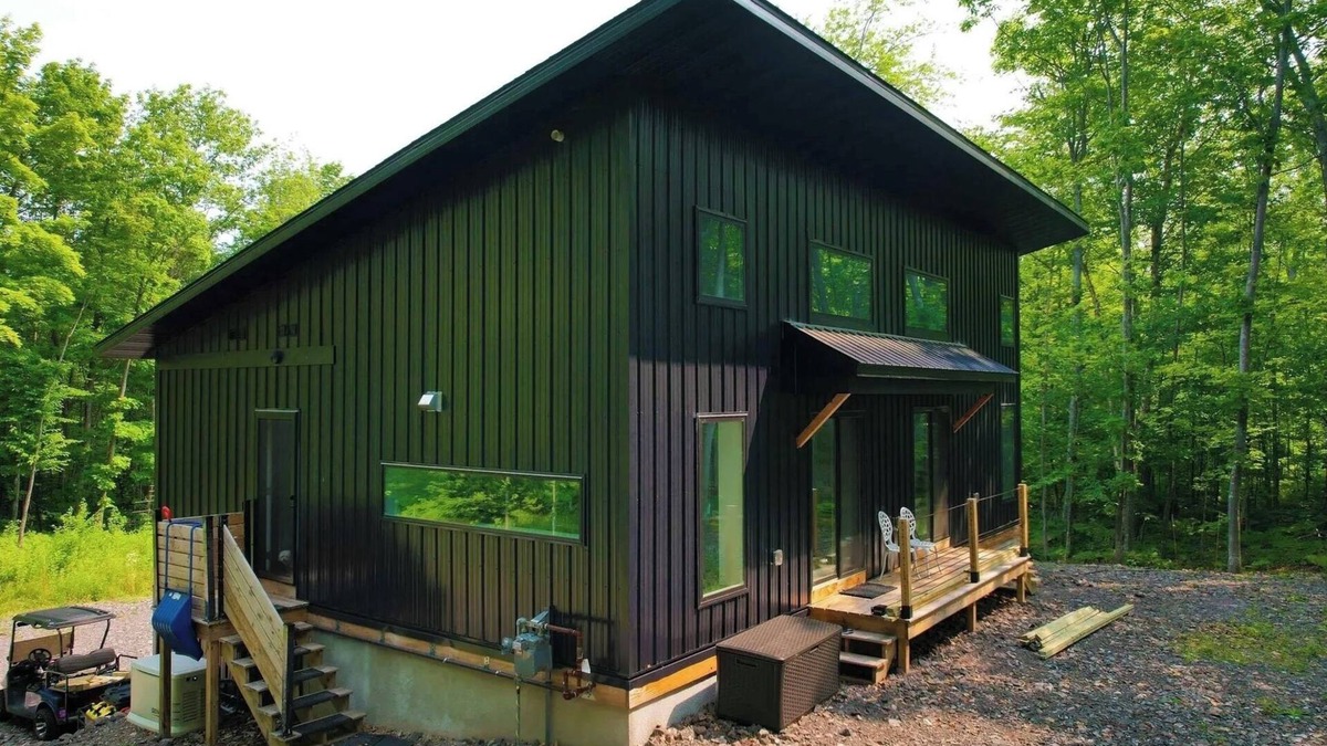 Houghton Cabin | Your True Up North Summer Retreat on 30 Wooded Acres